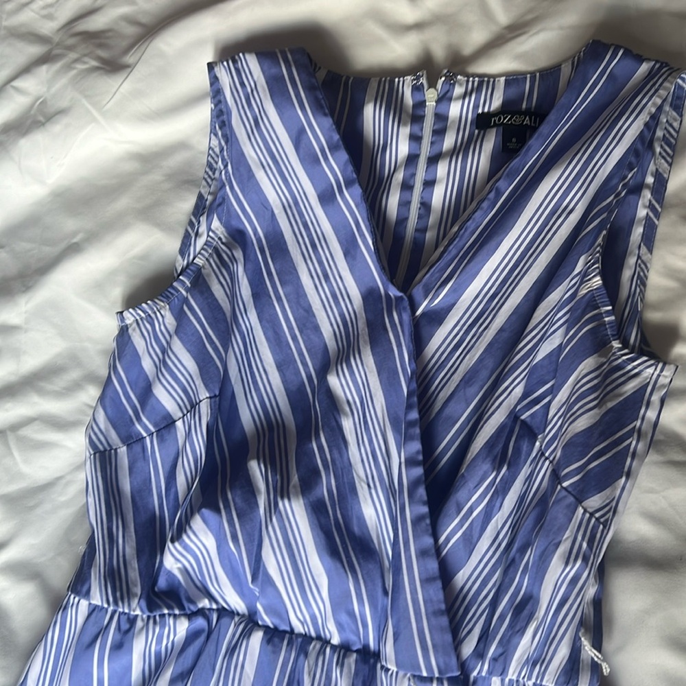 super cute size 8 blue and white striped dress, never worn before!💙🤍